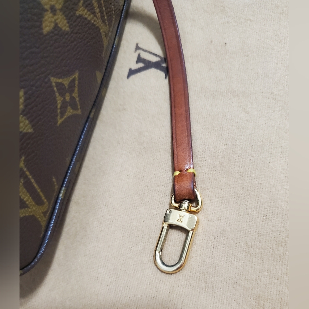 **SOLD**Vintage Louis Vuitton Monogram Canvas Pochette - Picture 11 of 17